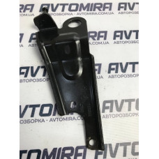 Кронштейн двигателя правый Renault Megane II 1.9 DCI 2002-2009 8200165422